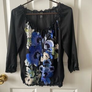 Blouse. White House Black Market. XXS. Floral. Nice condition.